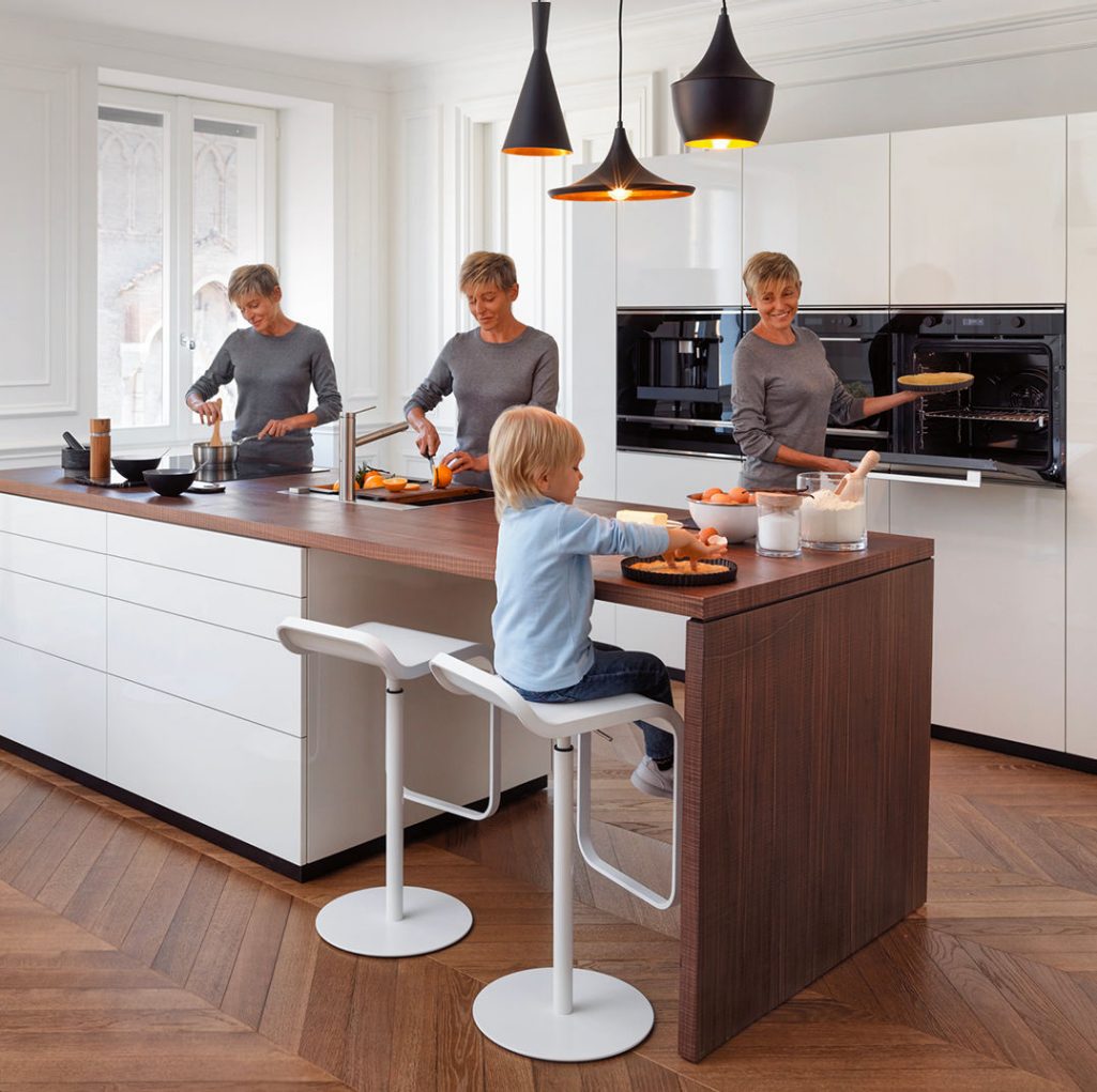 For Partners Stainless Steel Worktops Blackpearl Finish with flower vase 