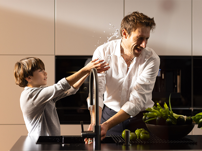 Support child splashing water to father Mythos Segment SS-115.0628