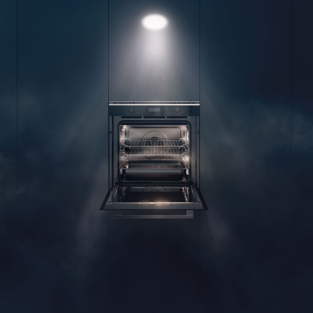 Cocina completa de franke con focos iluminando todos los productos 
